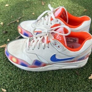 Shoes that have been gently worn (kids)